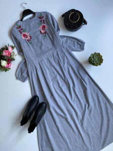 Embroidered dress - Image 3